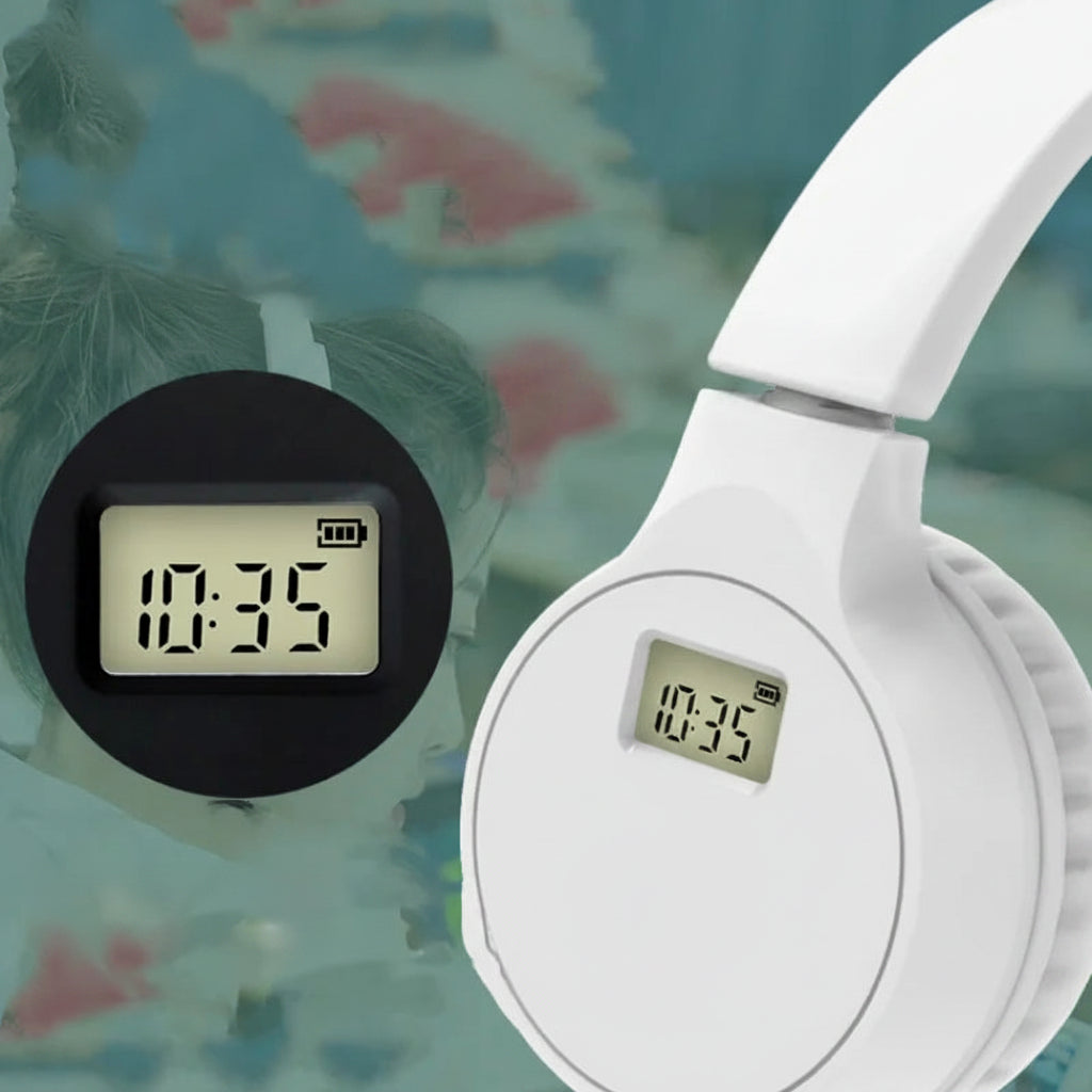 Escápate a tu mundo con estos auriculares plegables blancos. Disfruta de tu música y sintoniza tus emisoras favoritas gracias a su radio integrada. Llévalos contigo a donde vayas; su diseño plegable los hace increíblemente portátiles.